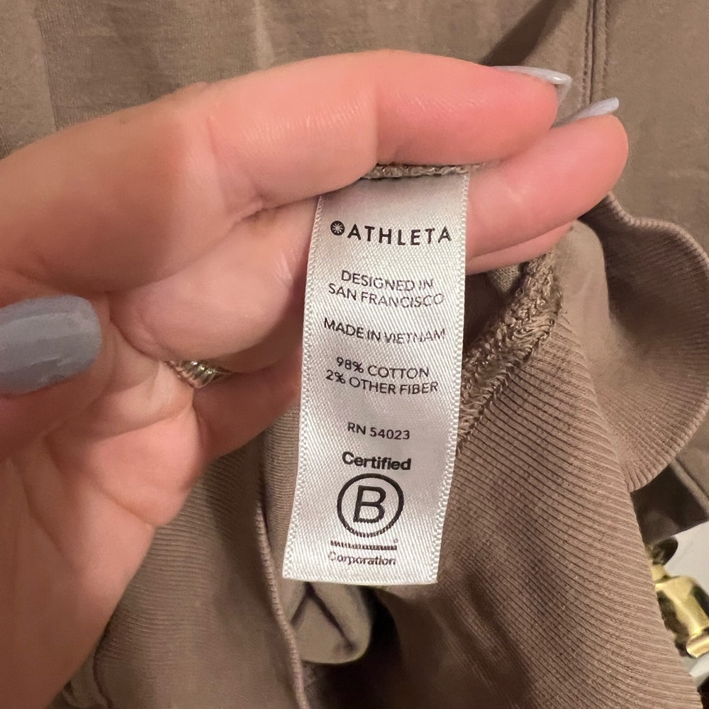 Athleta Workout Top Size Medium - image 5